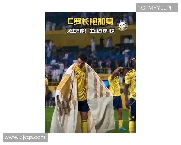 球迷疯狂冲入赛场夺C罗球衣引发热议的奇葩瞬间